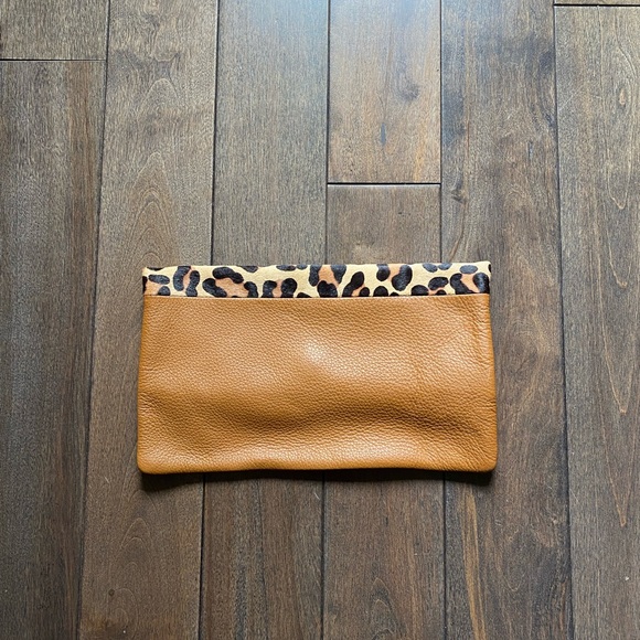 Gap NWOT foldover leopard print leather clutch. Camel/Tan Colour. - Picture 5 of 7